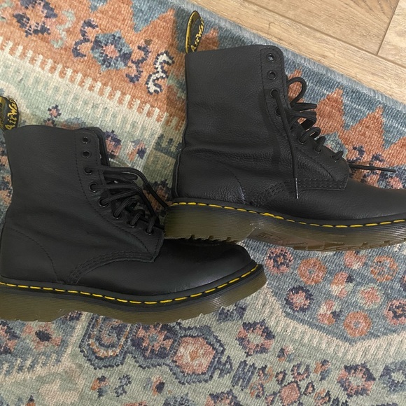 Dr Martens black lace up boots - Picture 2 of 2